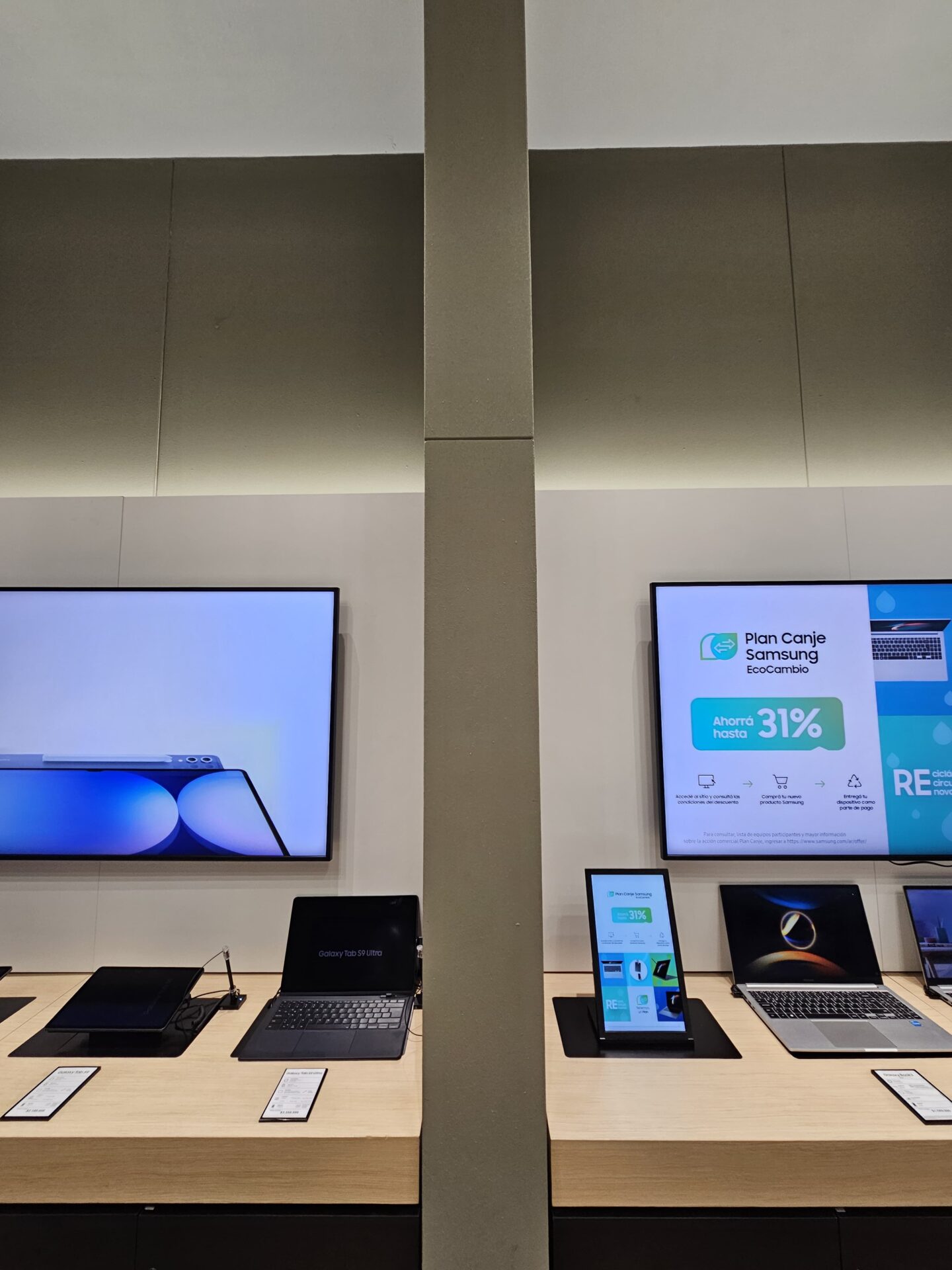 Proyecto ejecutivo de instalaciones para Grupo Mirgor 📐✨: Local Samsung en Nuevo Centro Shopping, Córdoba, Argentina. Un espacio diseñado con tecnología de vanguardia y un diseño moderno para brindar una experiencia única a los usuarios. ¡Nos encanta formar parte de esta transformación!